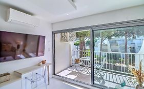 Superbe Studio Avec Terrasse Vue Jardins Et Port De Plaisance